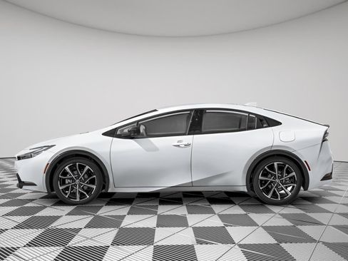 New 2026 Toyota Prius Plug-In Hybrid image 3