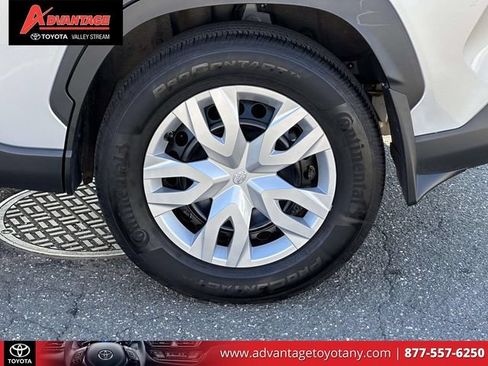 Used 2023 Toyota Corolla Cross L AWD/4WD image 12