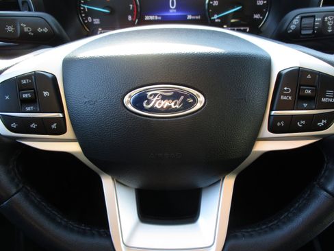 Used 2023 Ford Explorer XLT w/ Equipment Group 202A image 18