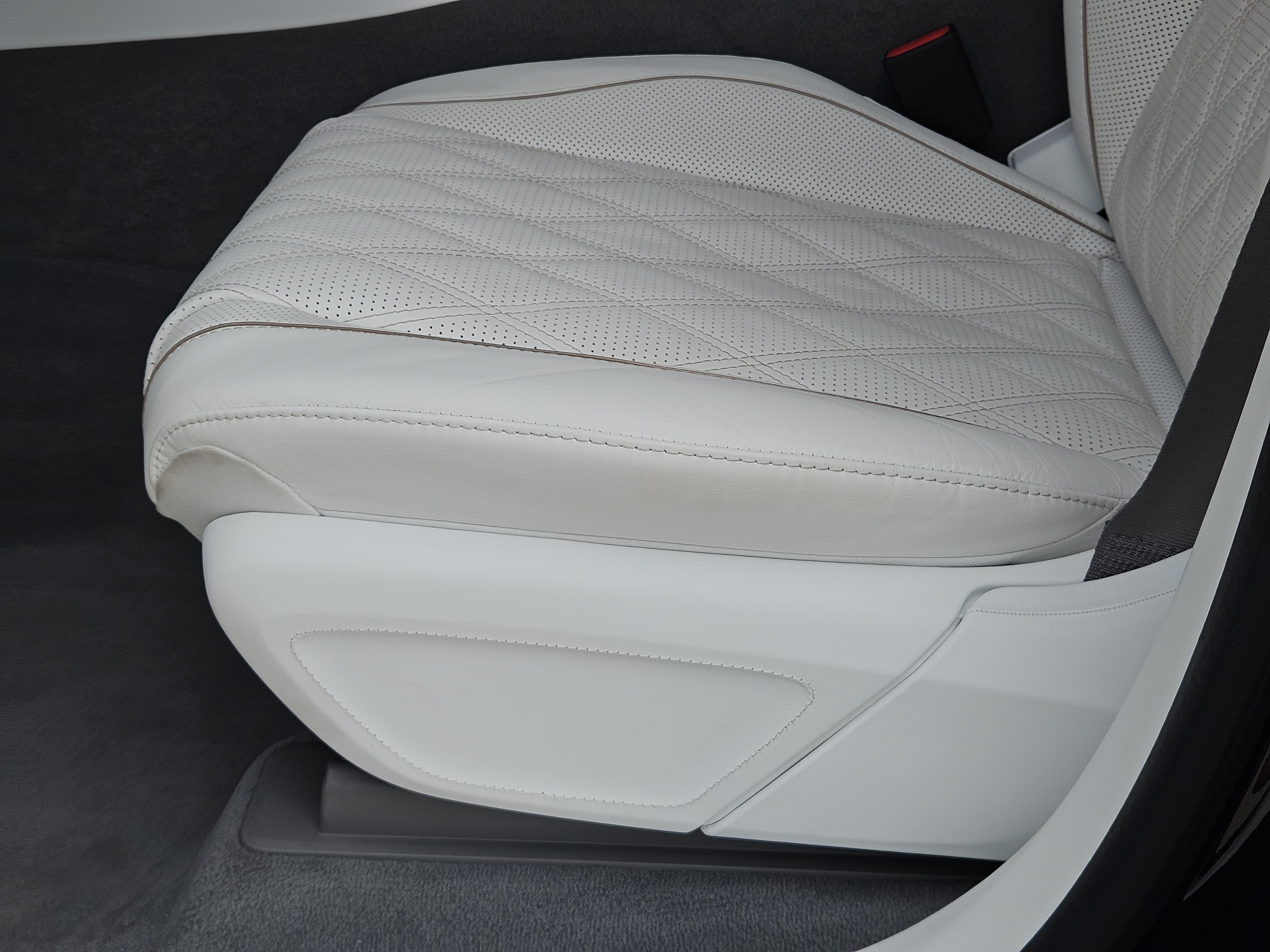 Used 2025 Mercedes-Benz Maybach GLS 600 4MATIC image 21
