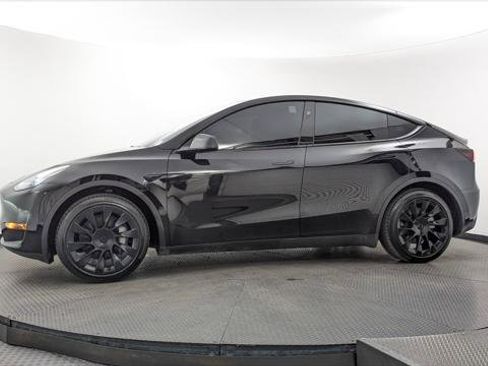 Used 2023 Tesla Model Y Long Range AWD/4WD image 3
