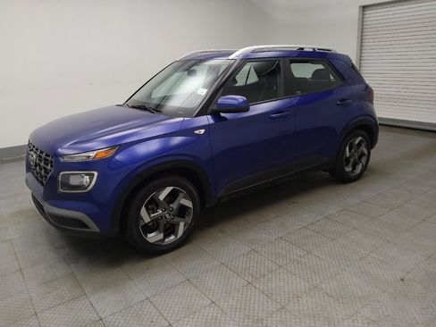 Used 2022 Hyundai Venue SEL w/ Cargo Package image 2