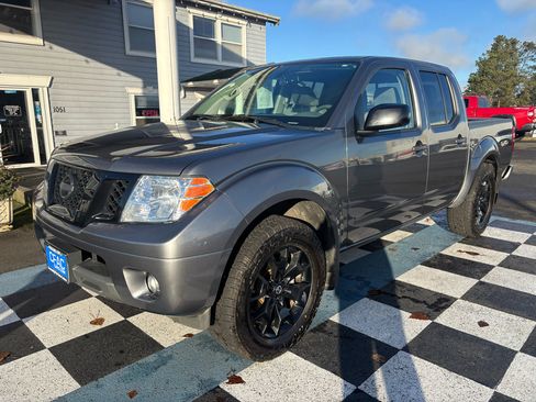 Used 2020 Nissan Frontier SV w/ Midnight Edition Floor Mats image 2
