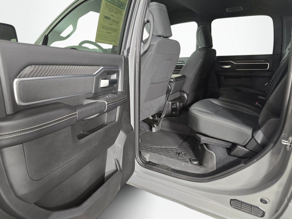 New 2026 RAM 2500 Big Horn AWD/4WD image 34