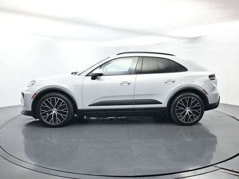 Certified 2025 Porsche Macan Electric RWD image 2