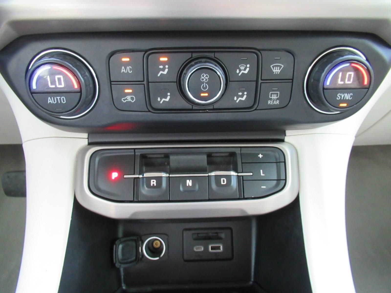 Used 2021 GMC Acadia Denali w/ Denali Technology Package FWD image 30