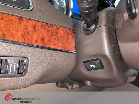 Used 2014 Chrysler Town & Country Touring-L w/ Driver Convenience Group image 27