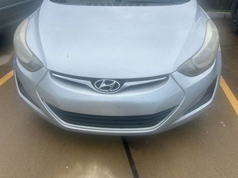 Used 2014 Hyundai Elantra SE image 2