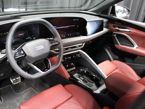 Used 2025 Audi SQ5 Prestige image 5