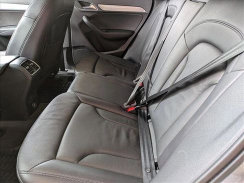 Used 2018 Audi Q3 2.0T Premium Plus w/ Premium Plus Package FWD image 18
