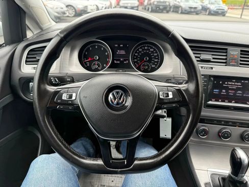 Used 2015 Volkswagen Golf S image 28