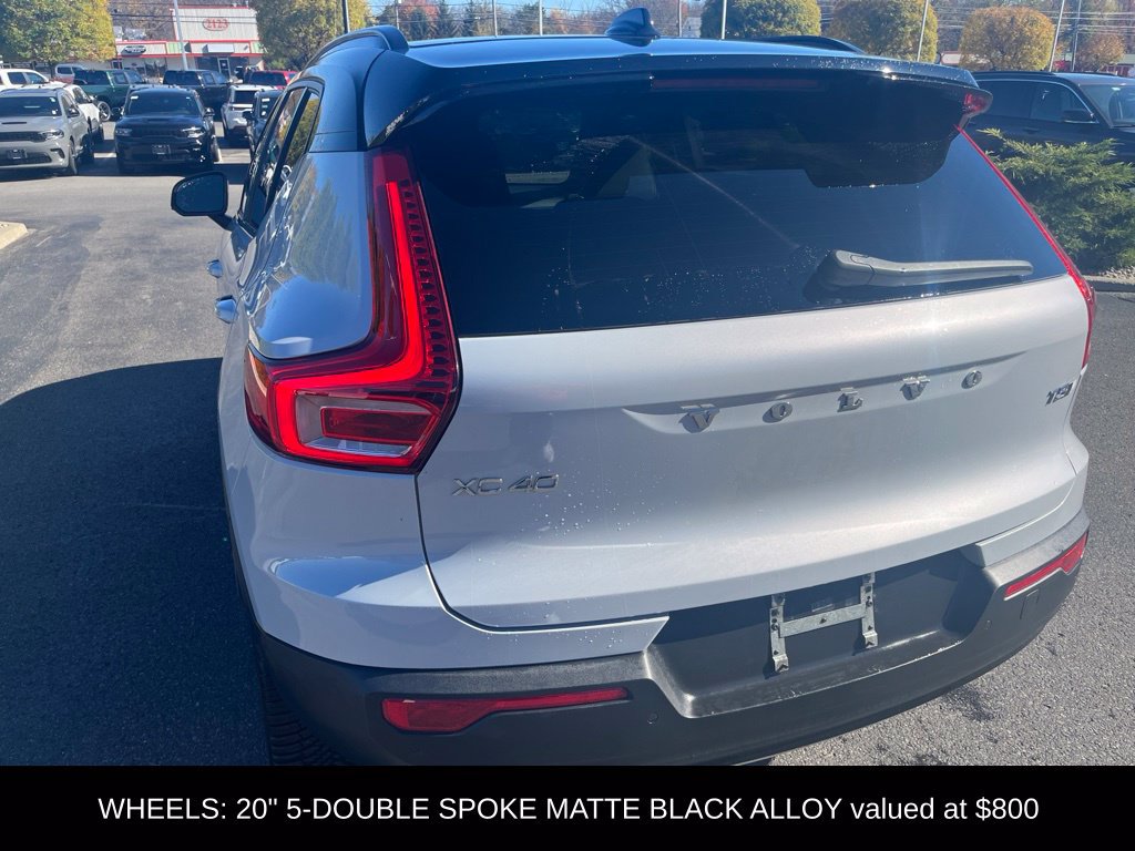 Used 2022 Volvo XC40 T5 R-Design w/ Advanced Package AWD/4WD image 5