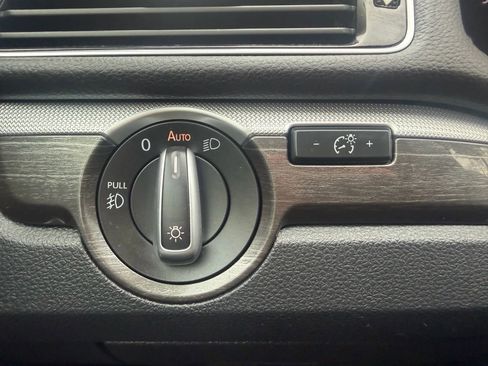 Used 2018 Volkswagen Passat 2.0T SE image 17