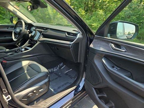 Used 2024 Jeep Grand Cherokee Limited image 26