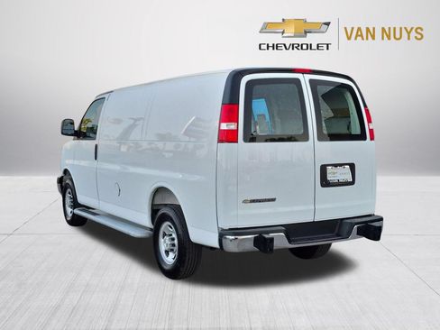 Used 2025 Chevrolet Express 2500 w/ Driver Convenience Package RWD image 7