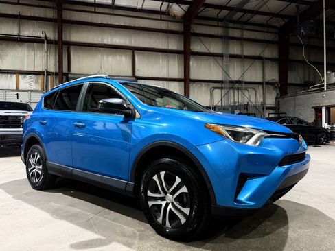 Used 2016 Toyota RAV4 LE FWD image 1