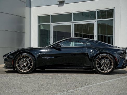 New 2025 Aston Martin V8 Vantage Coupe image 10