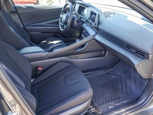 Used 2025 Hyundai Elantra Sport FWD image 15