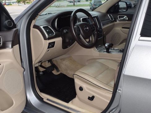 Used 2015 Jeep Grand Cherokee Overland image 2