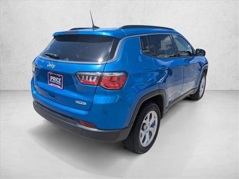 Used 2024 Jeep Compass Latitude AWD/4WD image 5