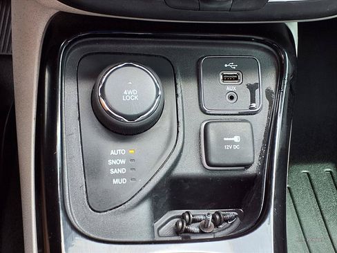 Used 2018 Jeep Compass Limited w/ Navigation Group AWD/4WD image 11