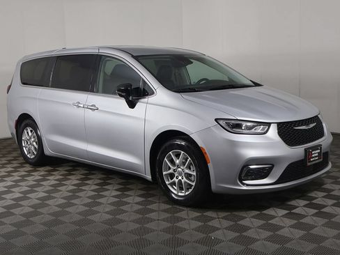Used 2024 Chrysler Pacifica Touring-L FWD image 52