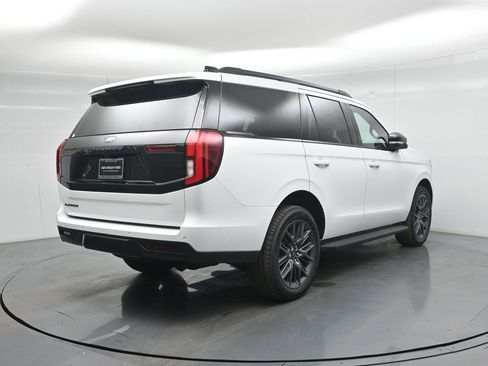 New 2026 Ford Expedition Platinum image 28