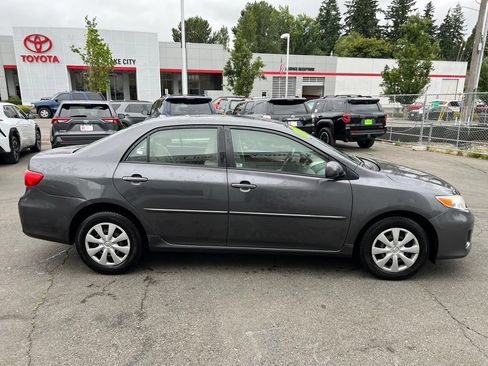 Used 2011 Toyota Corolla LE FWD image 3
