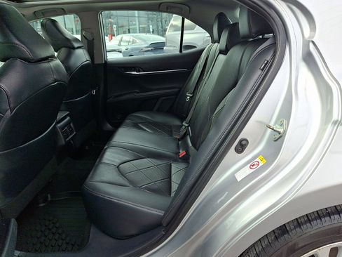 Used 2019 Toyota Camry XLE w/ Navigation Package image 10