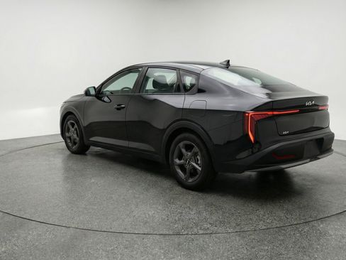Used 2025 Kia K4 LXS image 6