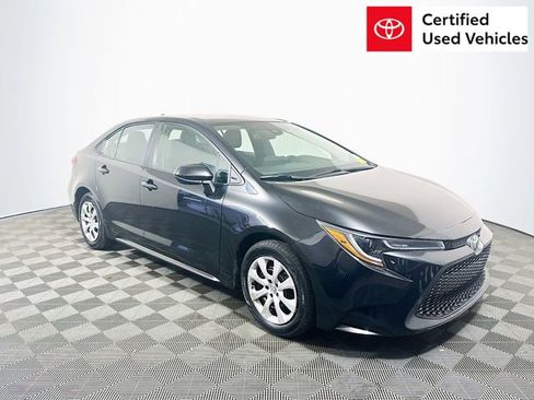 Certified 2022 Toyota Corolla LE image 1