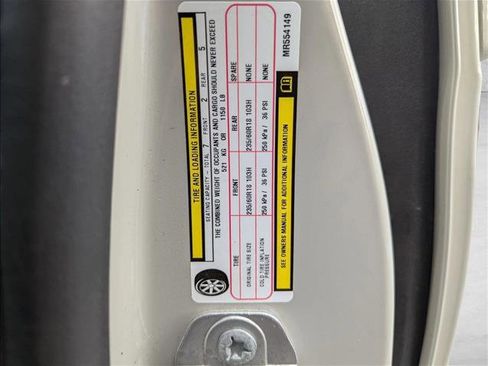 Used 2021 Chrysler Pacifica Limited w/ Uconnect Theater Family Group image 16