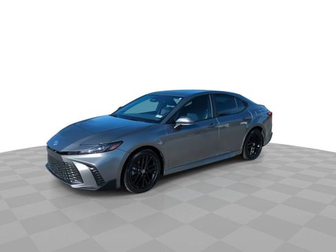 Used 2025 Toyota Camry SE image 4