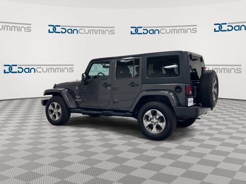 Used 2017 Jeep Wrangler Unlimited Sahara w/ Connectivity Group AWD/4WD image 6