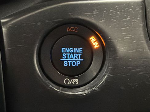 Used 2018 Jeep Grand Cherokee Altitude AWD/4WD image 23