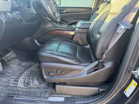 Used 2017 GMC Yukon XL SLT w/ Premium Edition AWD/4WD image 10