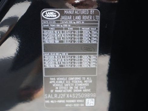 Certified 2025 Land Rover Discovery S AWD/4WD image 34