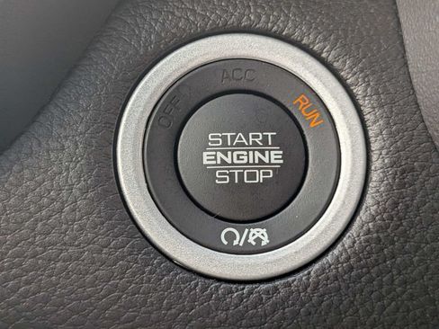 Used 2023 RAM 1500 Laramie AWD/4WD image 30
