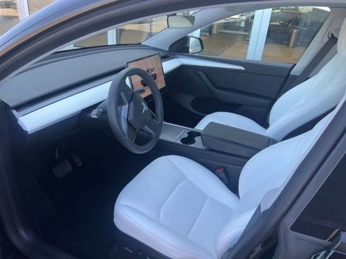 Used 2024 Tesla Model Y Long Range RWD image 5