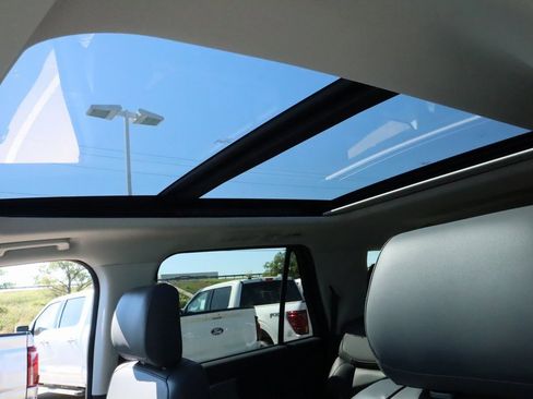 New 2025 Ford Expedition Active image 17