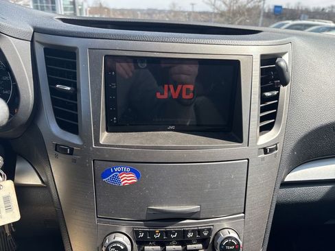 Used 2011 Subaru Legacy 2.5i Premium image 17