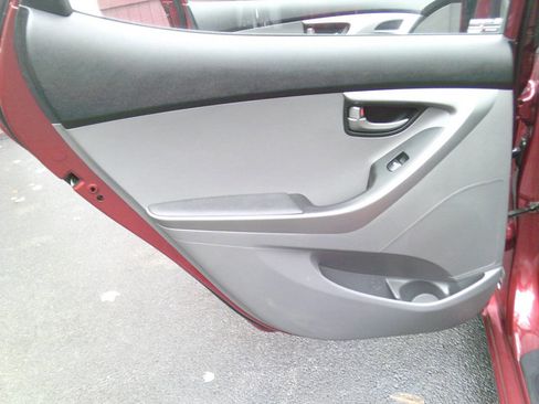 Used 2016 Hyundai Elantra SE image 13