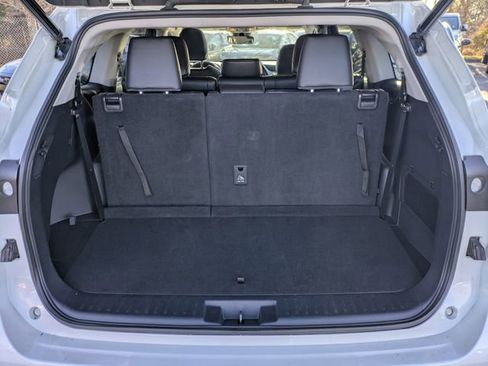Used 2023 Toyota Highlander XLE image 13