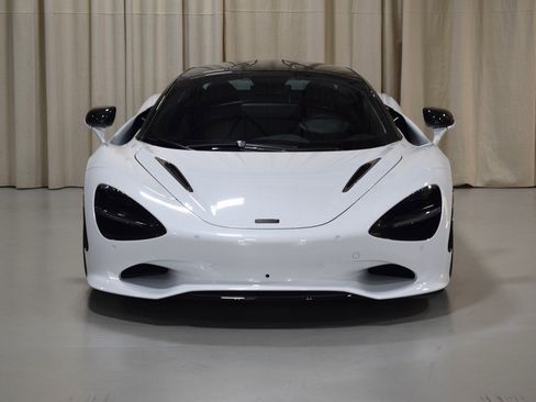 New 2026 McLaren 750S image 9