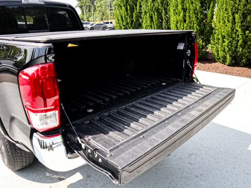 Used 2021 Toyota Tacoma SR5 RWD image 31