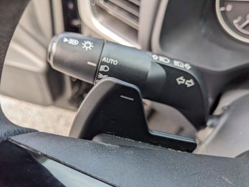 Used 2022 Nissan Rogue SV image 34