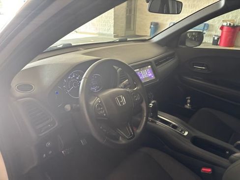 Used 2021 Honda HR-V Sport image 8