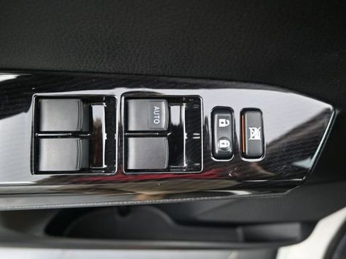 Used 2018 Toyota RAV4 SE w/ Power Extra Value Package FWD image 12