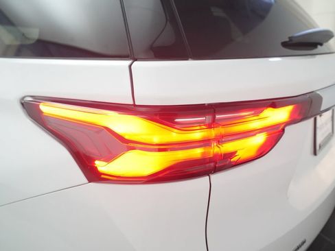 Used 2023 Chevrolet Traverse LS w/ Safety Package AWD/4WD image 32