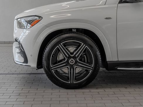 Used 2025 Mercedes-Benz GLE 450e 4MATIC image 4